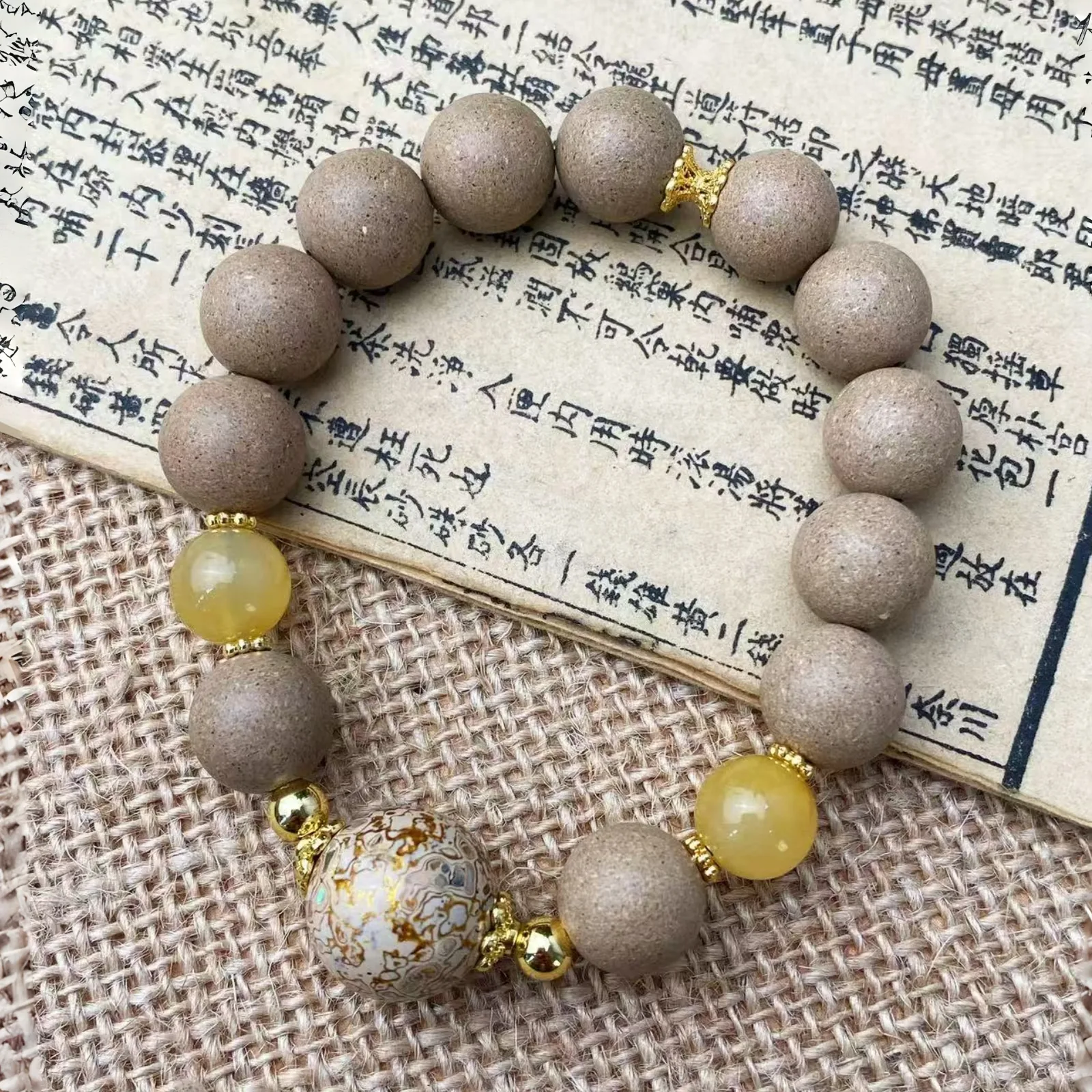 Bracelet with White Ambergris Fragrance, Wrist17cmm,  Beads 1.2cm